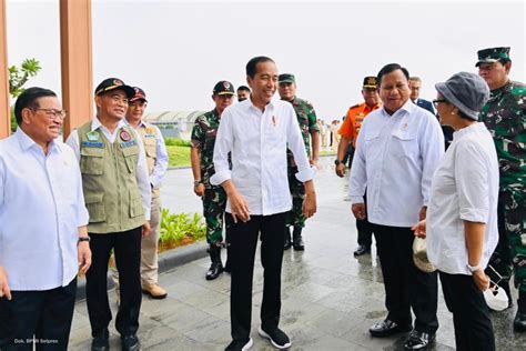 Jokowi Didampingi Prabowo Subianto Kirimkan Bantuan Gelombang Ke Bagi