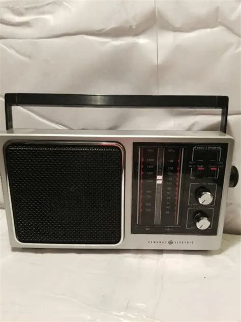 VINTAGE GE GENERAL Electric AM FM Portable Radio Model 7 2857A Tested