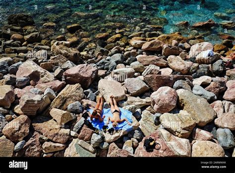 Ragazze Al Mare In Bikini Immagini E Fotografie Stock Ad Alta Risoluzione Alamy
