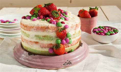 Naked Cake S Jahodami A Lentilkami Dr Oetker