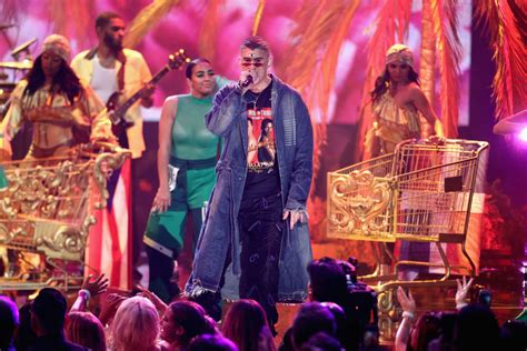 Bad Bunny y Drake Estrenan HOY Video Musical Titulado MÍA