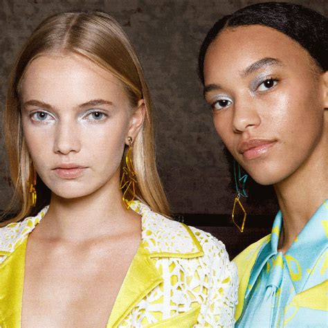 Frisuren mit Tuch: 8 geniale Looks zum Nachstylen | GLAMOUR