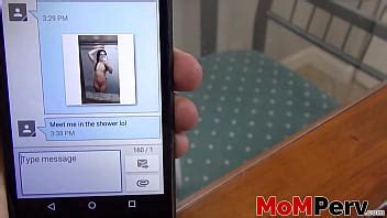 Alyssa Jade estirando su coño en el baño XVIDEOS