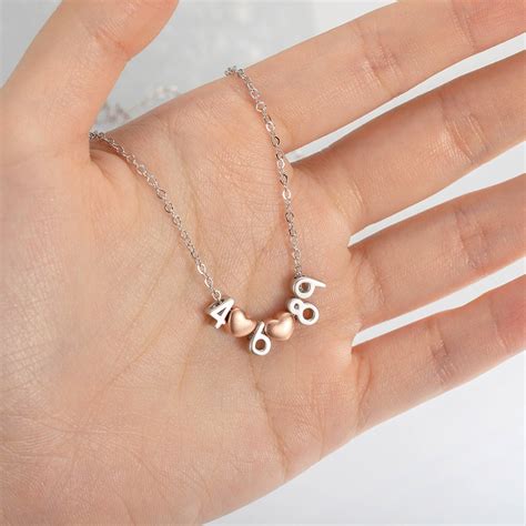 Collier personnalisé avec pendentif numéro 1 11 et cœur collier avec