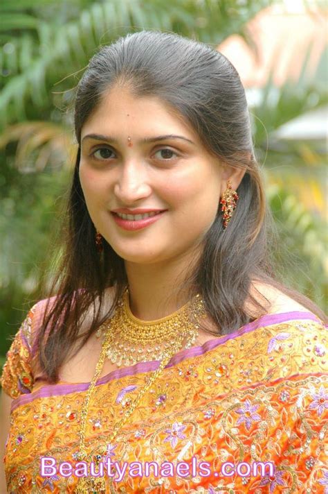 Desi Delhi Aunties Hot Cute Beauty Saree Stills Unlimited Aunties