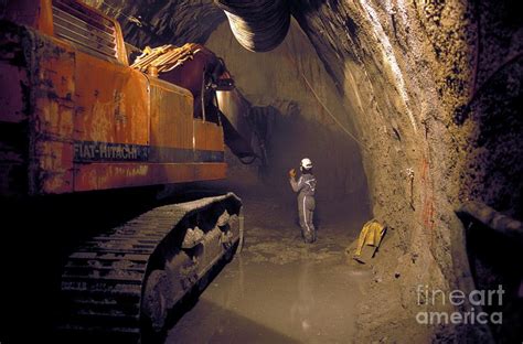 Metro Train Tunnel Construction Photograph by Patrick Landmann/science ...