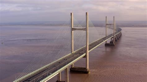 geologists explain the natural erosion at the green bridge of wales location 23