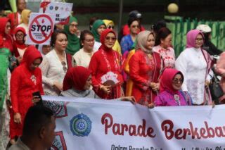 Peringati Hari Ibu TP PKK Gelar Parade Kebaya Dan Kampanye Anti