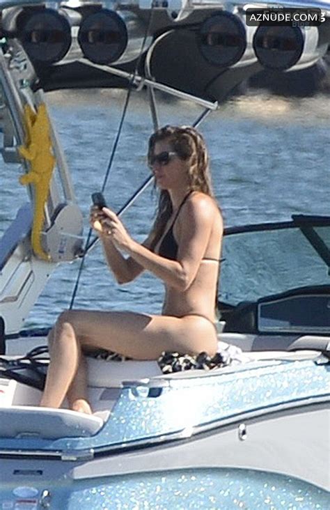 Gisele Bundchen S Sexy Bikini Beach Day In Miami AZNude