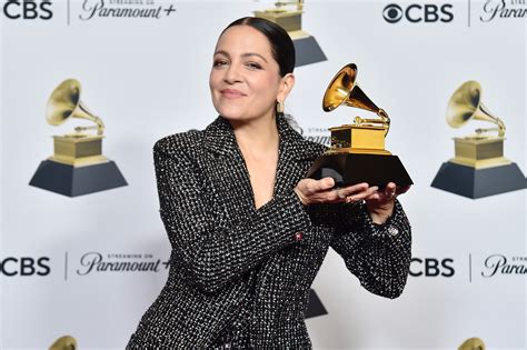 Natalia Lafourcade Supera A Shakira Y Se Convierte Ahora En Reina Latina Con M S Latin Grammys