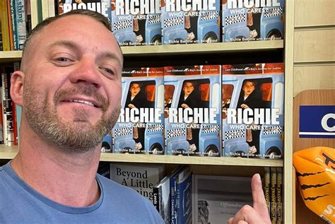 Picchiato E Abusato Dalla Madre E Dagli Assistenti Sociali Perch Gay Richie Barlow Ora Risarcito