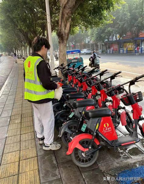 人民出行共享电单车“公交骑行”通勤新模式受市民青睐 电动摩托 车城网