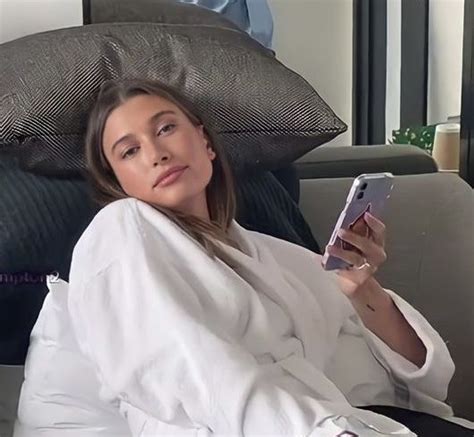 hailey bieber Celebrità Hot Attori hot