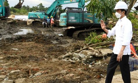 Presiden Tinjau Tanggul Citarum Yang Jebol Di Bekasi Baliilu