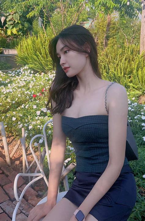 Hoa khôi bóng chuyền Kim Thanh thả thính người mẫu Mỹ lộ ảnh bikini