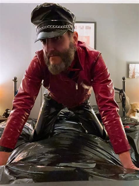 Red And Black Shiny Slut 4 Nude Pics XHamster