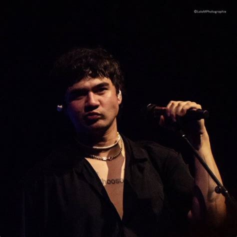 Calum Hood Archive On Twitter How Can Someone Being So Cute And Hot AT THE SAME TIME