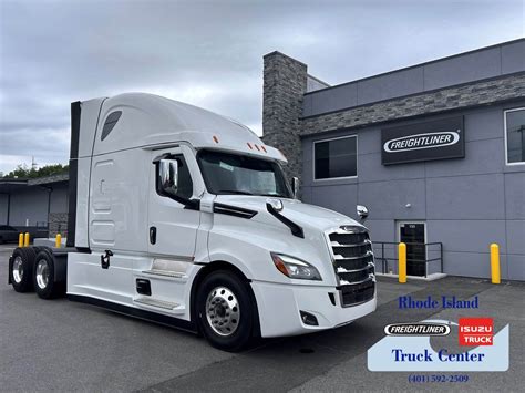 Freightliner Cascadia Sleeper Semi Truck Stock Rsuz For