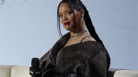 Rihanna Hints At A New Album