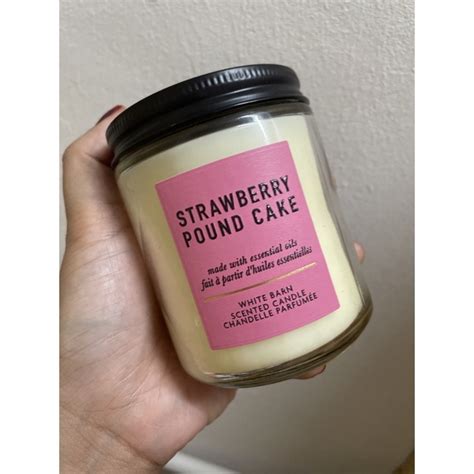 BBW Bath And Body Works White Barn Scented Candle Strawberry Pound Cake