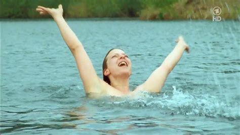Naked Jördis Triebel in Ein guter Sommer