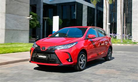 Novo Toyota Yaris x Honda City Qual é o melhor hatch japonês 2023