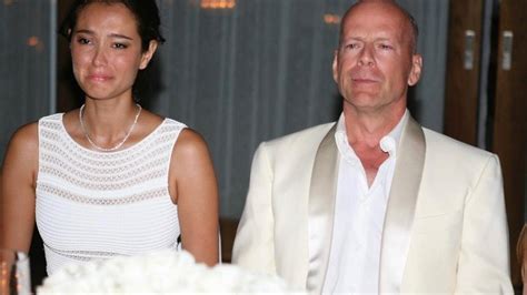 Bruce Willis l appello della moglie ai paparazzi È malato