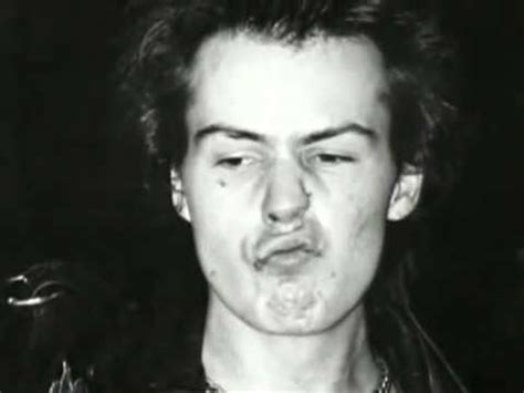 Про конфликт Фредди Меркьюри и Сида Вишеса - YouTube