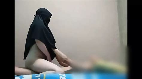Back To The Neighbor S House In A Beautiful Hijab Swaying Hot Xhamster
