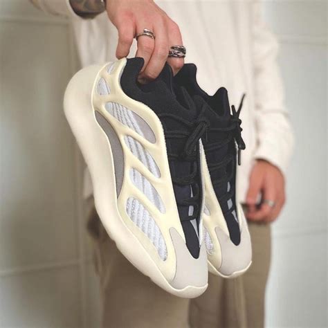 Men Leather Adidas Yeezy 700 V3 At ₹ 3499pair In New Delhi Id