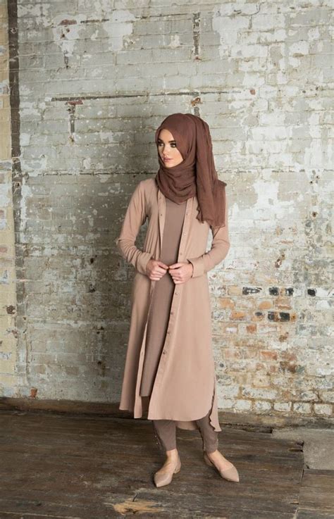 Jangan Ragu Tampil Dengan Busana Nude Color Praktikkan Trik Ini