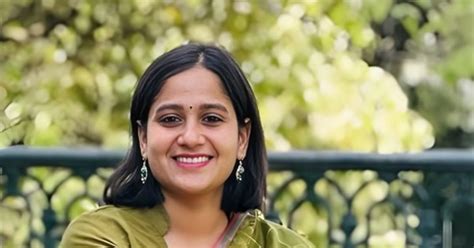 neha byadwal khapaca sathara aaha ha mahal oifasara avaghaya  vaya varashha