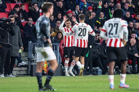 Eerste Basisplaats Voor Hazard Bij PSV Til Verliest Zijn Plek