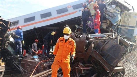 UPDATE Tabrakan 2 Kereta Api Turangga Bandung Raya 4 Meninggal Dan 42