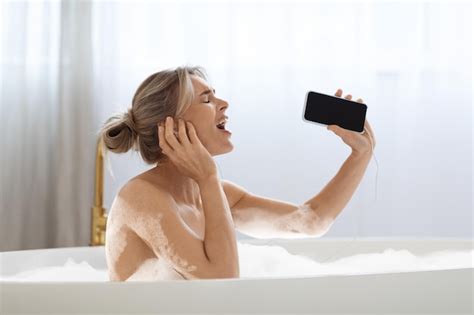 Premium Photo Happy Blonde Lady Singing While Taking Bath At Home