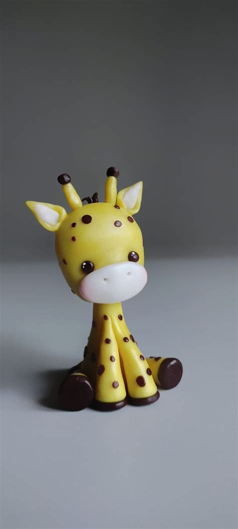 Жирафик из мастики | Жирафики, Фигурки на торт, Съедобные поделки