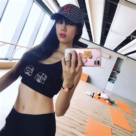 Đăng ảnh bikini sexy ở công viên nước tại Việt Nam hot girl Đài Loan bất ngờ bị netizen ném đá