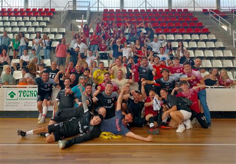 Club Handbol Terrassa on Twitter El Sènior Masculí Negre assoleix l