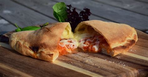 Calzone - a baked turnover of pizza - Learn the tricks | Gladkokken