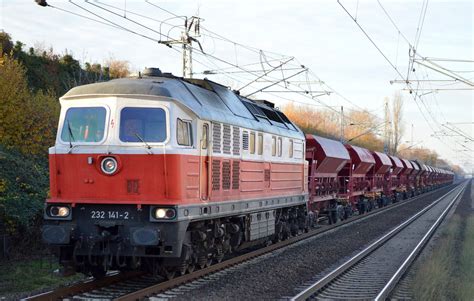 WFL 232 141-2 (9280 1 232 141-2 D-WFL) mit Schotterzug am 15.11.18 Bf ...