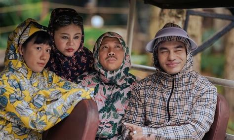 Ê kíp Bộ Tứ Báo Thủ phản ứng gay gắt trước bình luận tiêu cực Xem phim không được chê