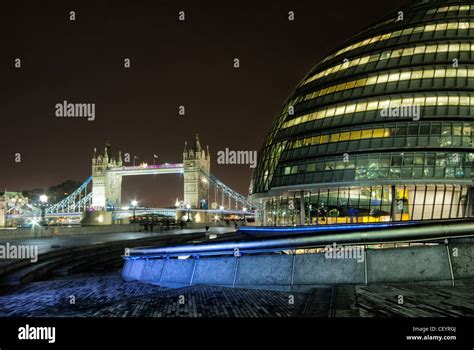 Tower Bridge And City Hall Hi Res Stock Photography And Images Alamy