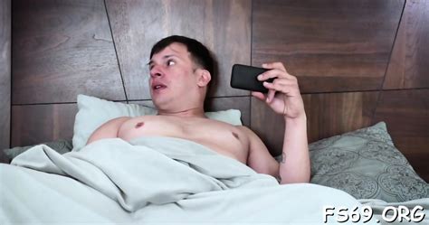 Elegant Brunette Cutie Gives Lovestick A Nice Sucking