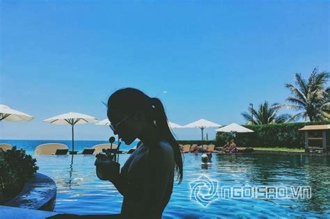 Hoa H U K Duy N M C Bikini Khoe D Ng Tr N B I Bi N