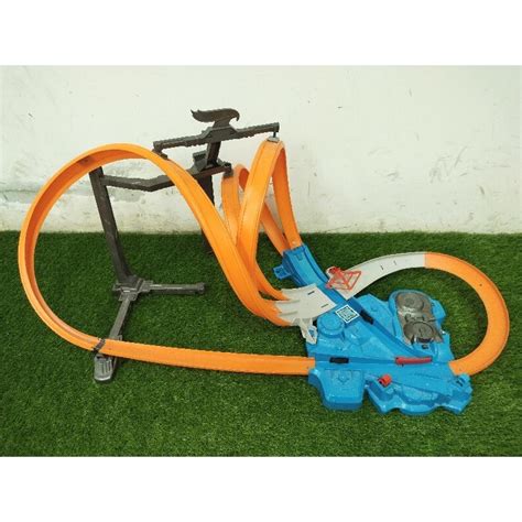 Mattel Hot Wheels X Triple Track Twister Shopee Malaysia