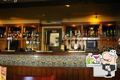 Menu At Half Crown Pub And Bar South Benfleet
