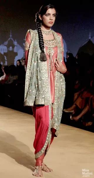 rohit bal puts   stunner  india bridal week day
