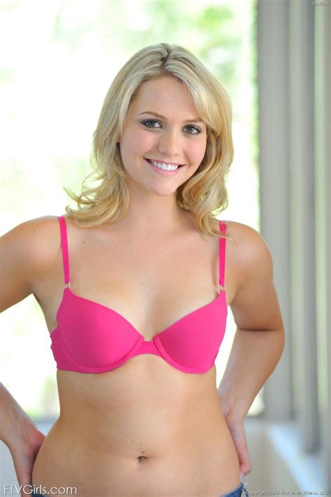 Seducing Whore Mia Malkova Bares Off The Tits And Kinkily Stimulates The Fresh Nub DefineBabe