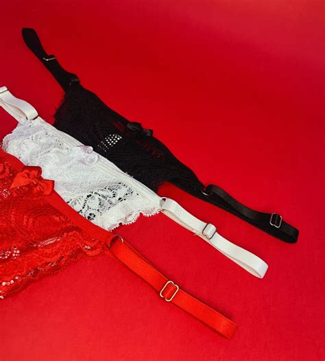 Conjunto Top Sem Bojo Rendado E Calcinha Fio Dental String Regulagem Esquarcio Lingerie