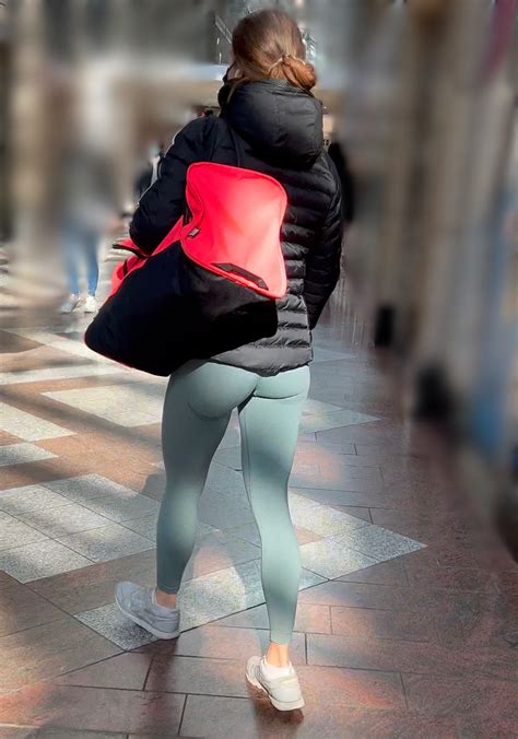 Gym Girl With Nice Pussy Mound Front And Back Spandex Leggings Yoga Pants Forum
